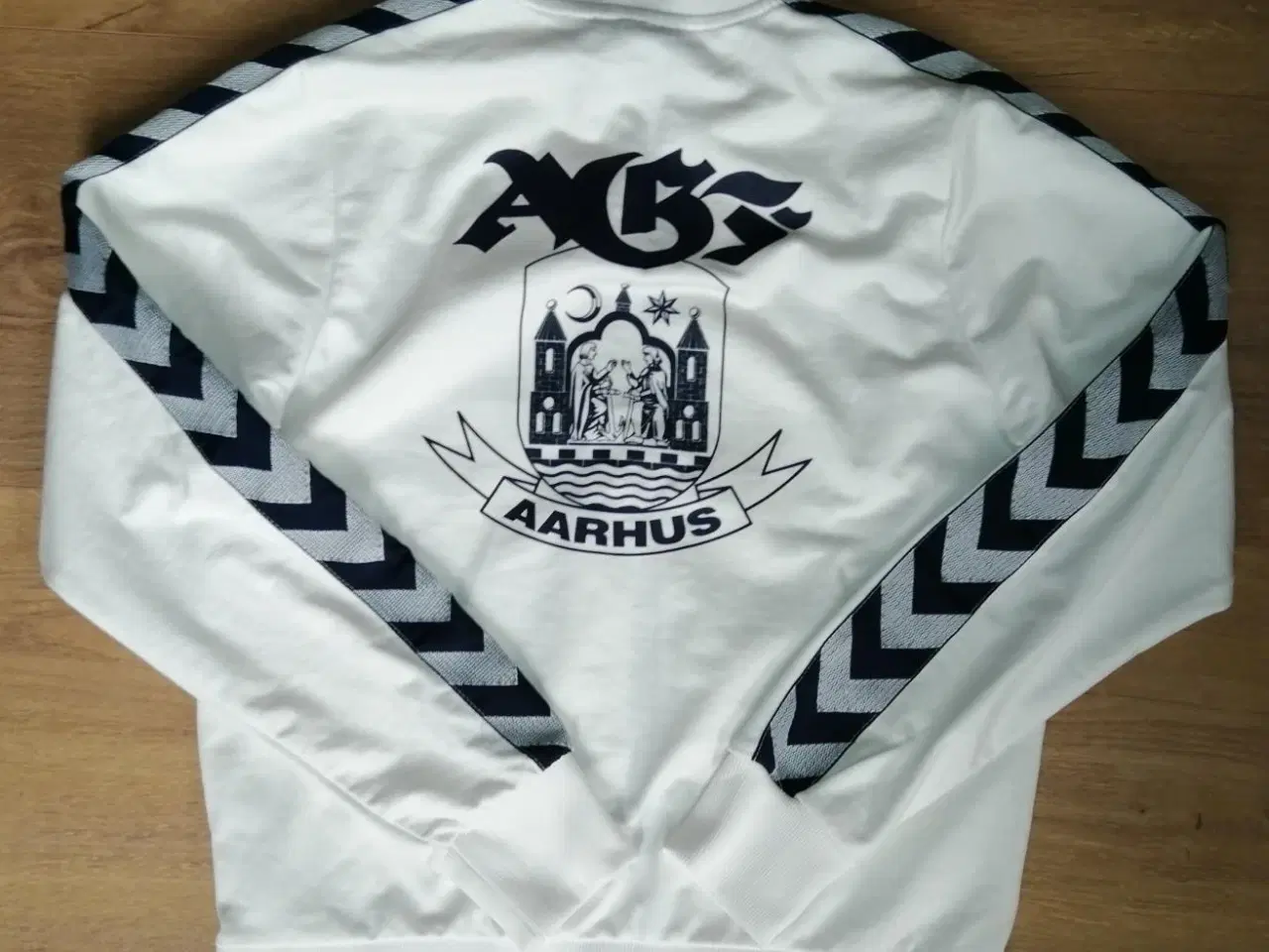 Billede 3 - AGF TRACK TOP, HUMMEL, STR. 14 ÅR, I FLOT STAND