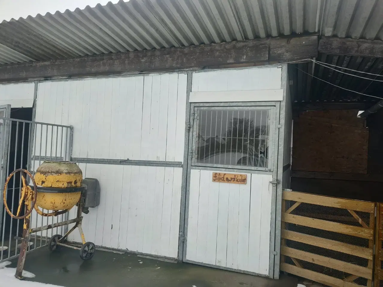 Billede 12 - Udestald til nedtagning ( seriøse bud modtages)