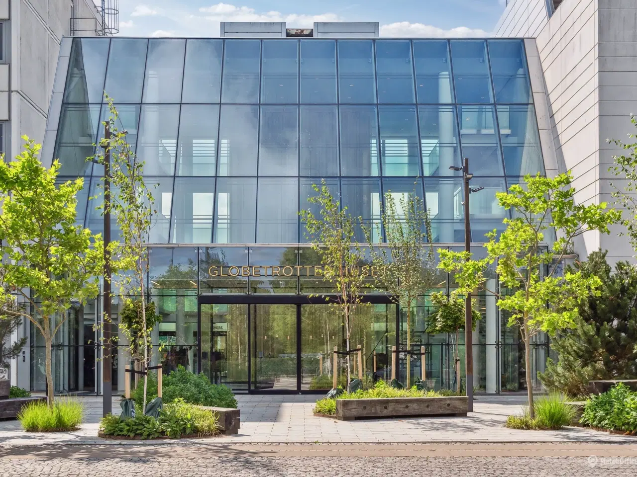 Billede 2 - Lyse og rummelige lokaler med udsigt til vandet