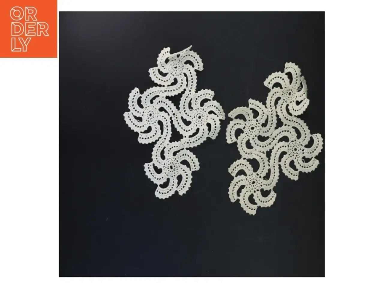 Billede 1 - Hæklede bordskånere (str. 27x18 cm)