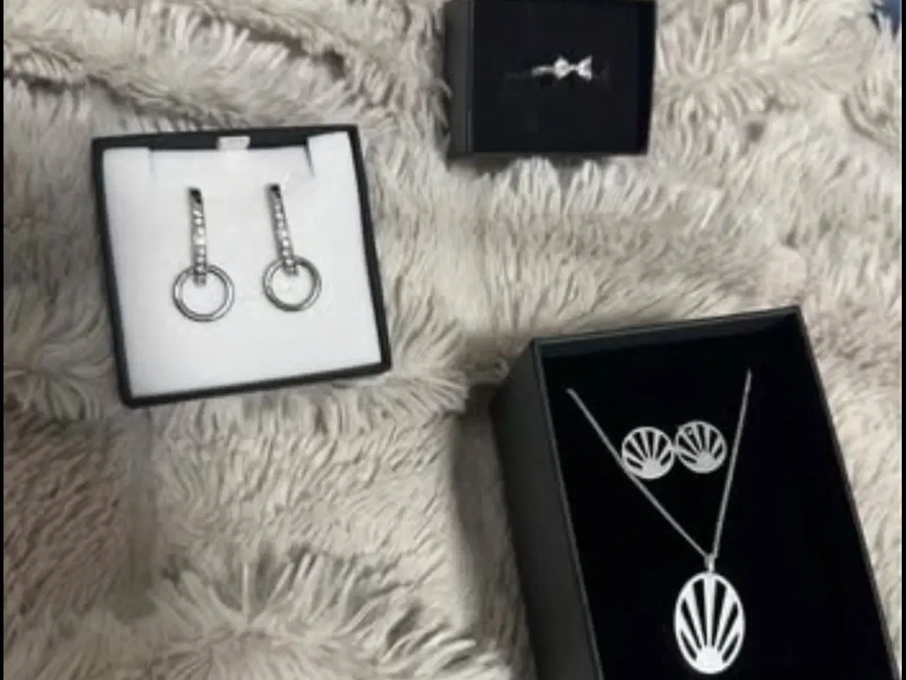 Billede 1 - Smykker sælges, BYD!