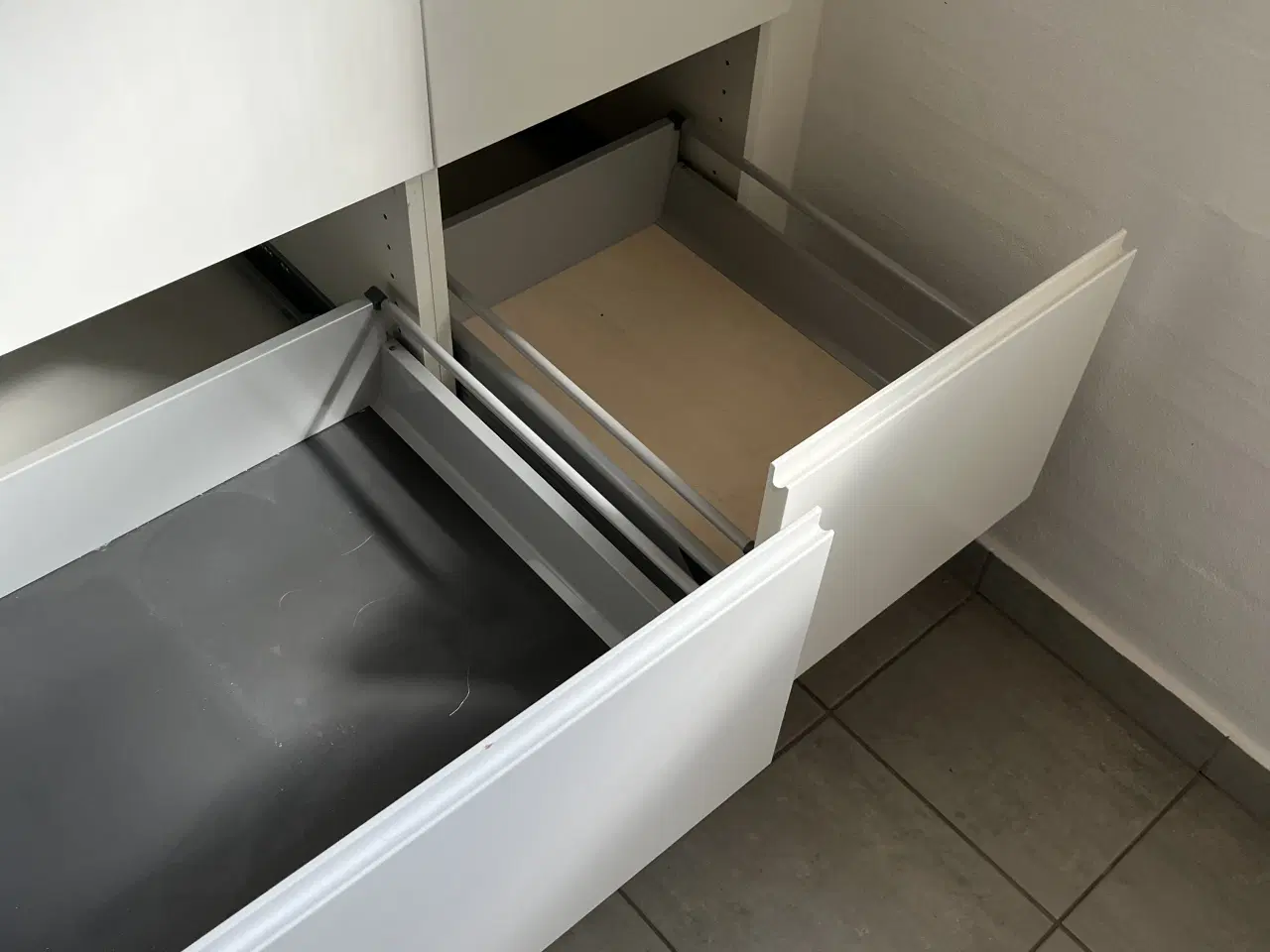 Billede 3 - Hvidt badevær møbel Invita 