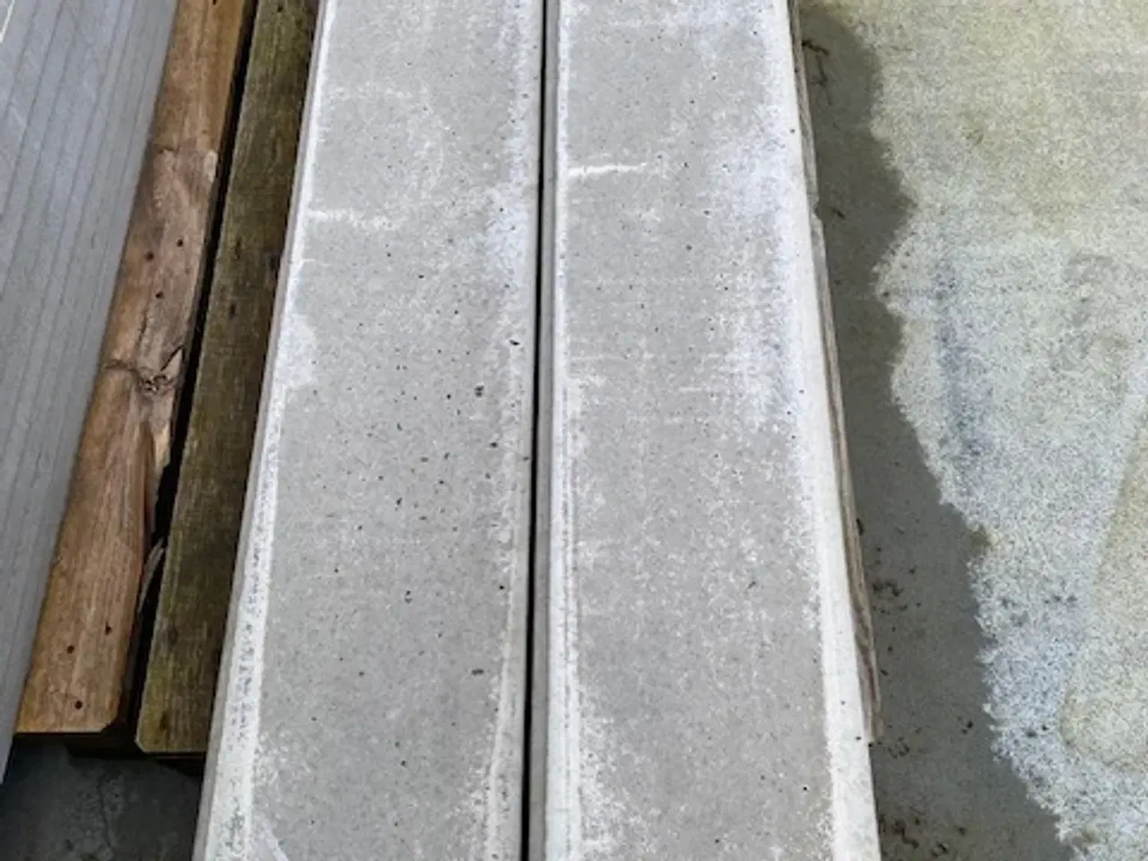 Billede 2 - Hegnsplader i beton