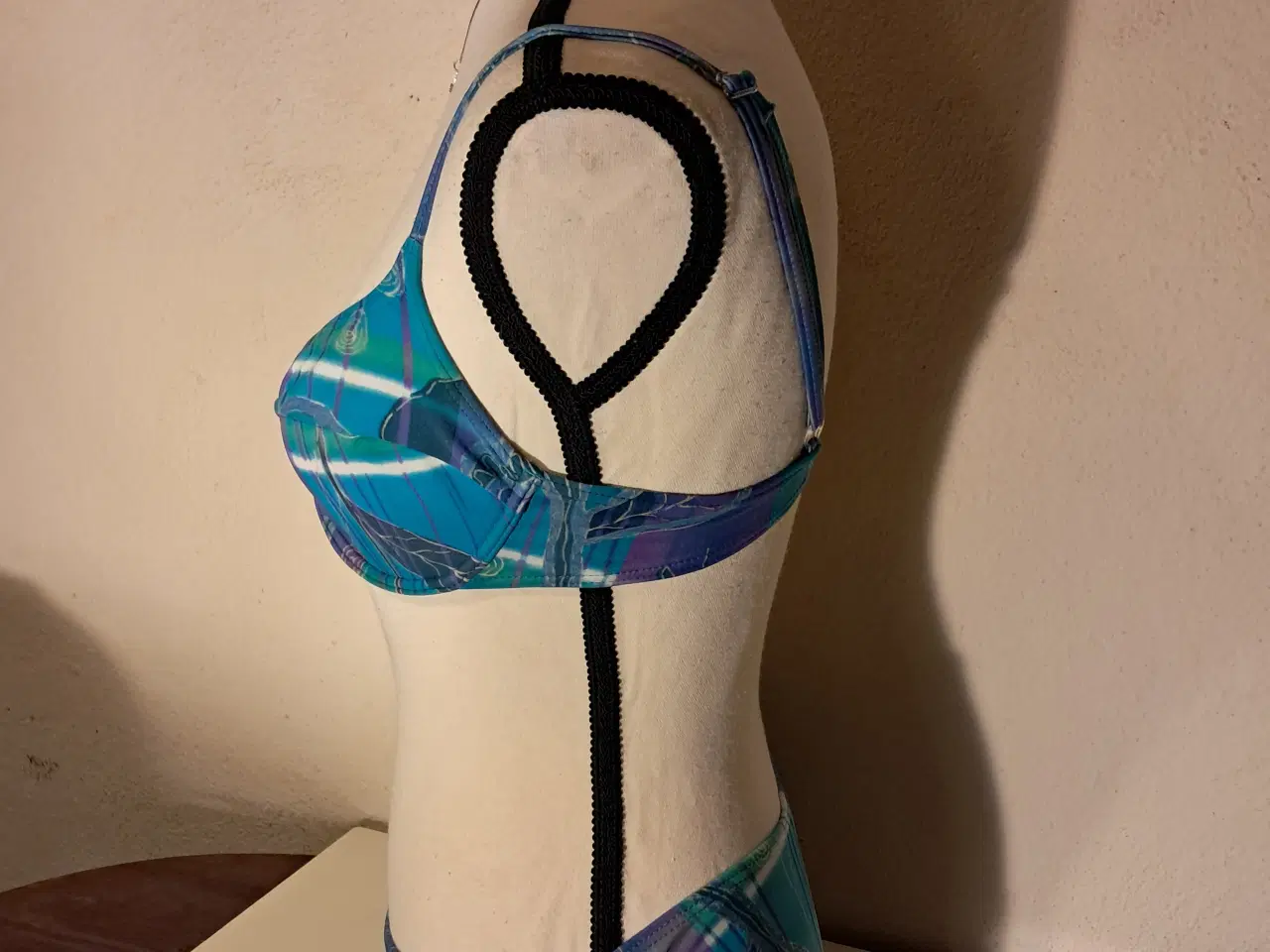 Billede 2 - AQUA str. 38 bikinisæt