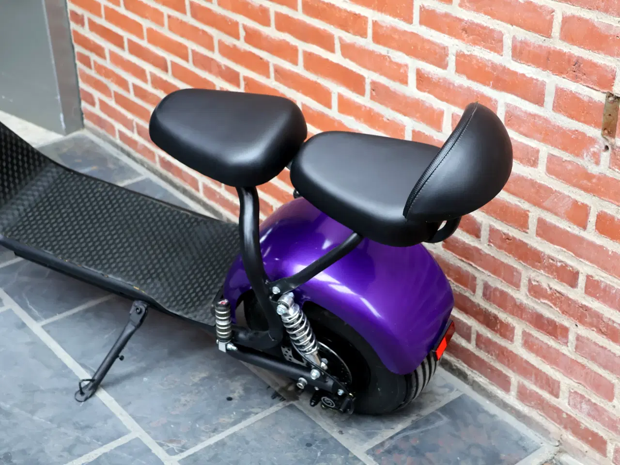 Billede 2 - El-scooter m/skivebremser for og bag, styrthjelm