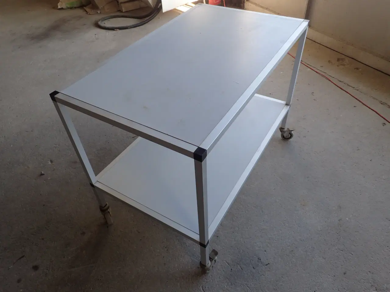 Billede 3 - Serverings/Rullebord i alu og formica.