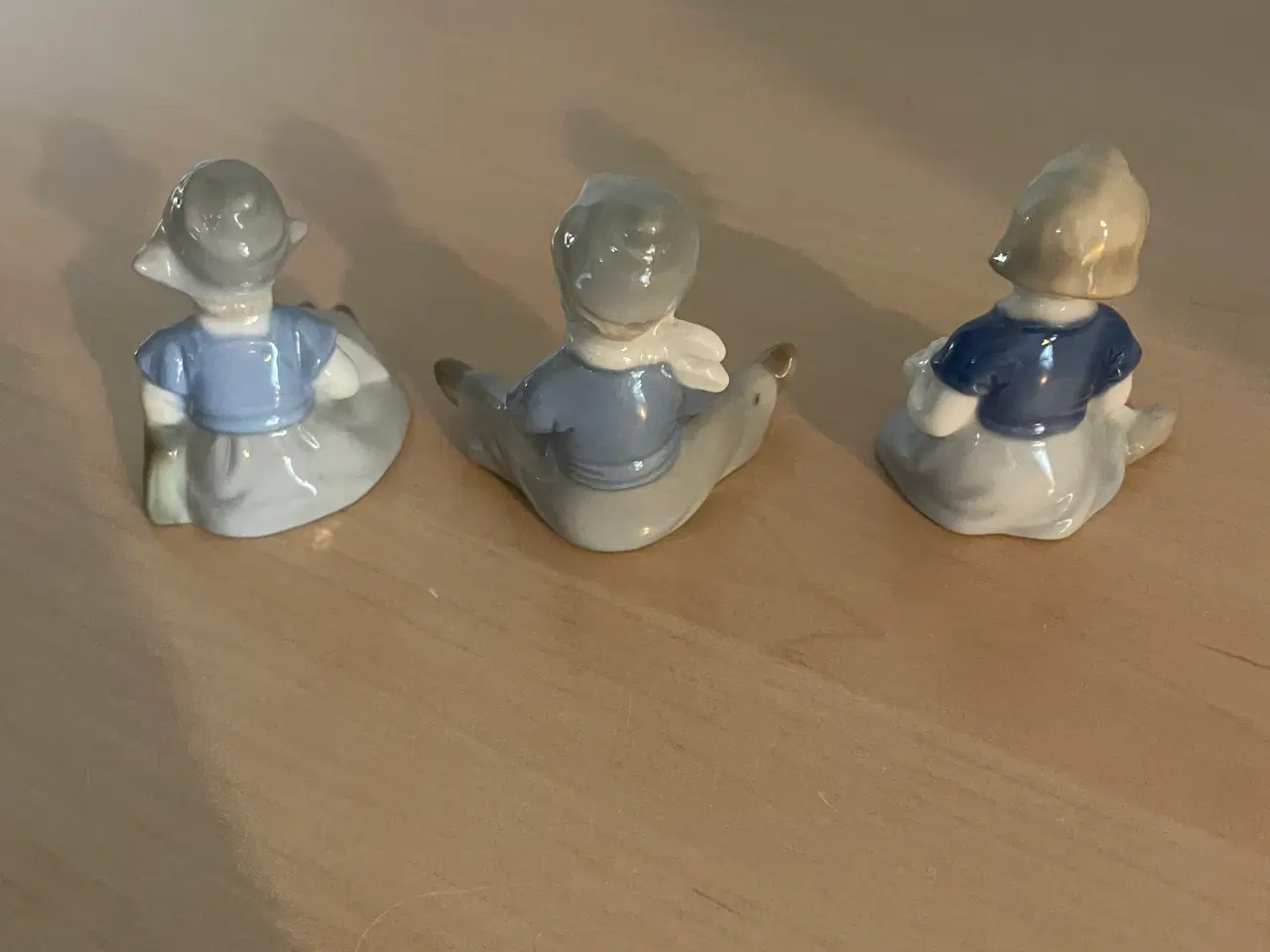 Billede 3 - Tre små flotte porcelænsfigurer