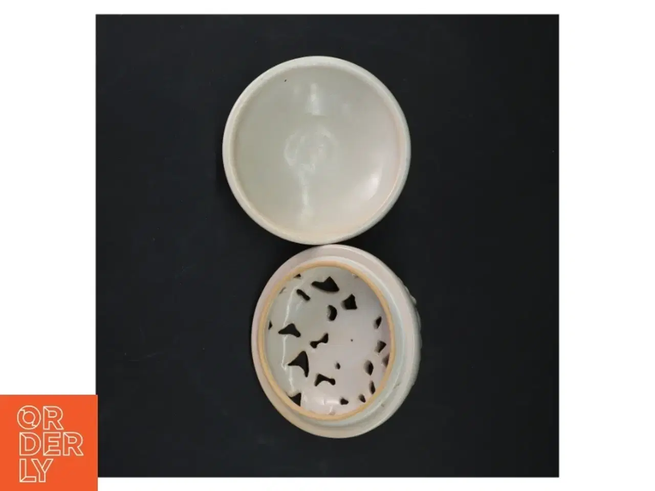 Billede 3 - Dekorativ porcelænskrukke med låg fra L. Hjorth (str. Ø  12 cm)