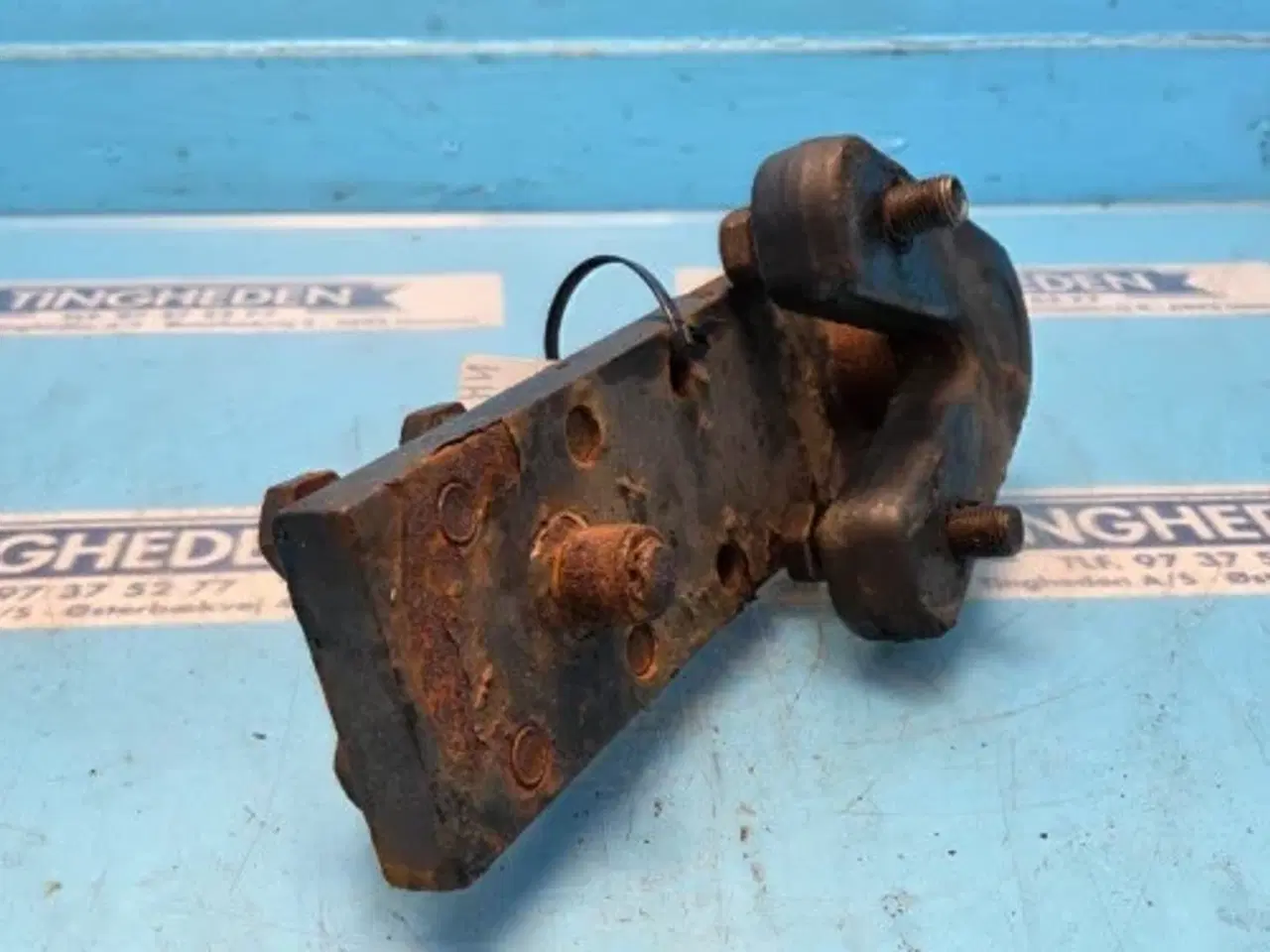 Billede 8 - New Holland TM190 Skærmholder 82025922