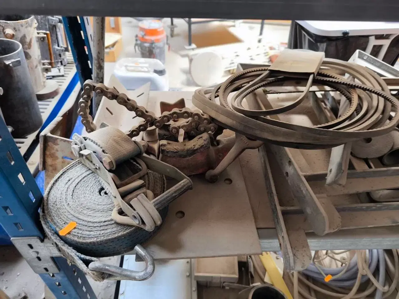 Billede 14 - Indhold på reol (venstre fag)