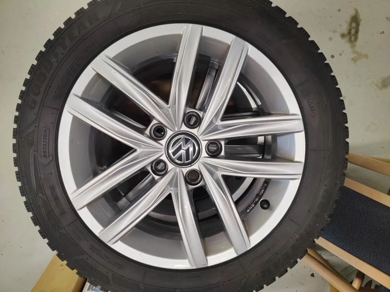 Billede 2 - Vinterdæk på originale VW alu fælge