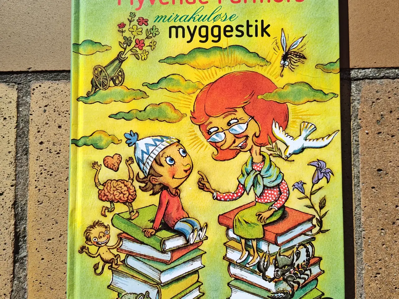 Billede 1 - Flyvende Farmors mirakuløse myggestik BOG + CD