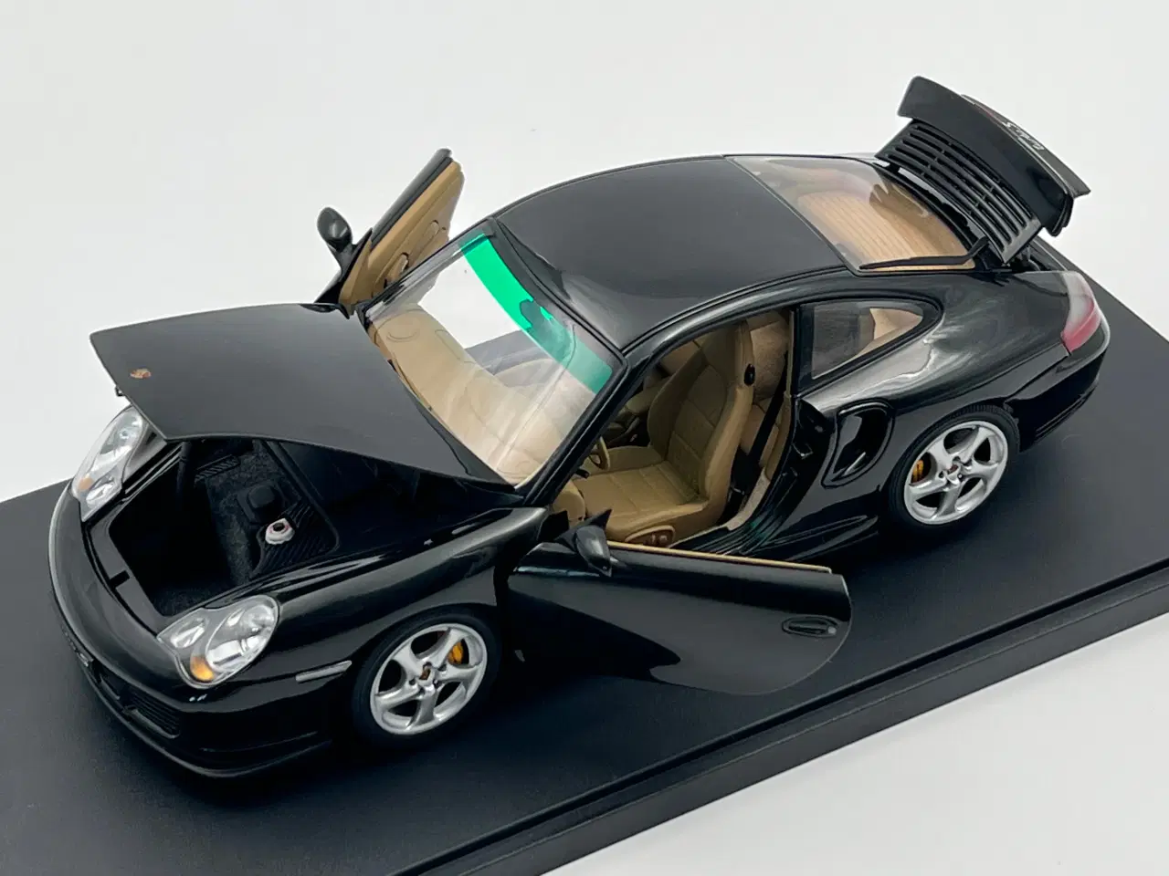 Billede 4 - 2005 Porsche 911 Turbo S (996) - AUTOart - 1:18