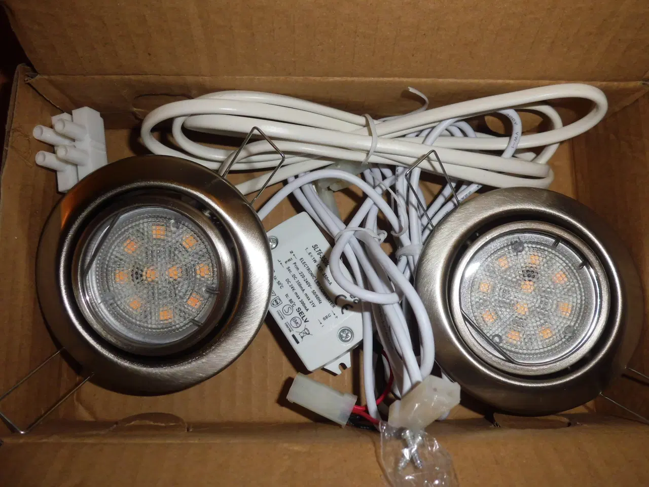 Billede 2 - Sæt med indbygningsspot LED,  med strømforsyning.