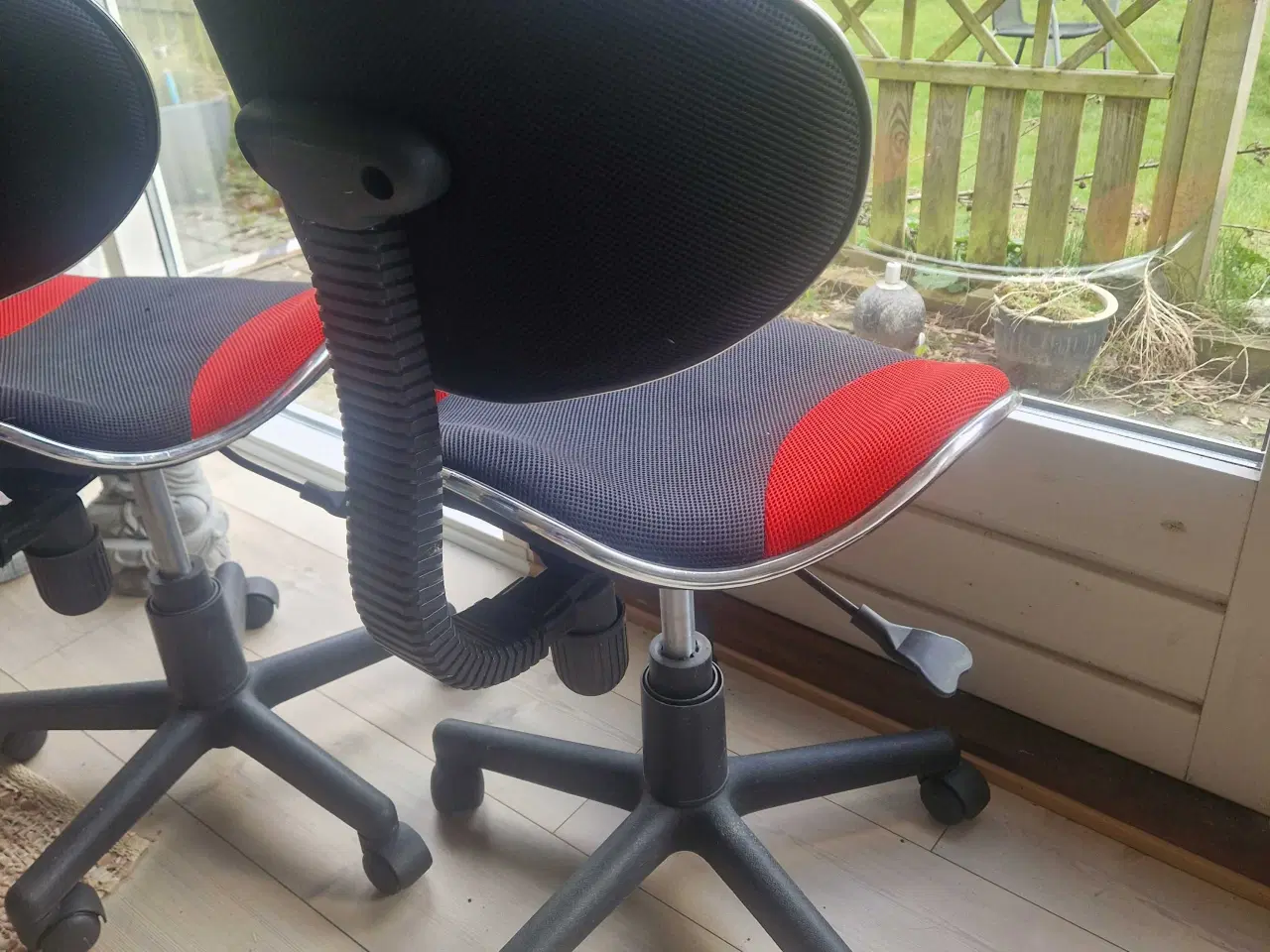 Billede 3 - Kontorstole  sort/rød