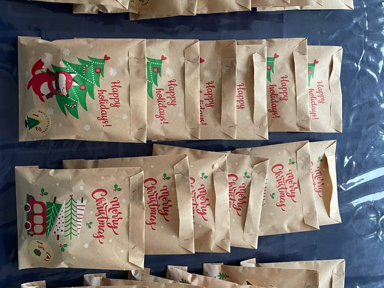 Billede 1 - Barbie julekalender - 24 sæt tøj