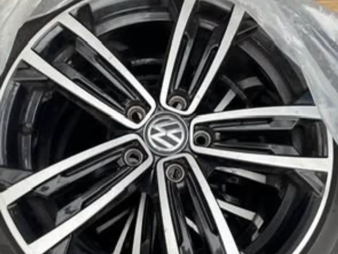 Billede 1 - Original VW Alu Fælg 17” nypris 20000
