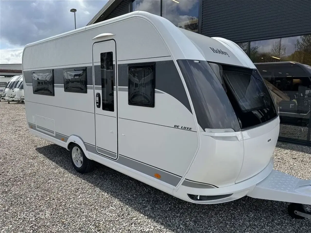 Billede 1 - 2024 - Hobby De Luxe 460 LU   Prisen er inkl. klargøring, gastest, fugttest, syn og nummerplade.