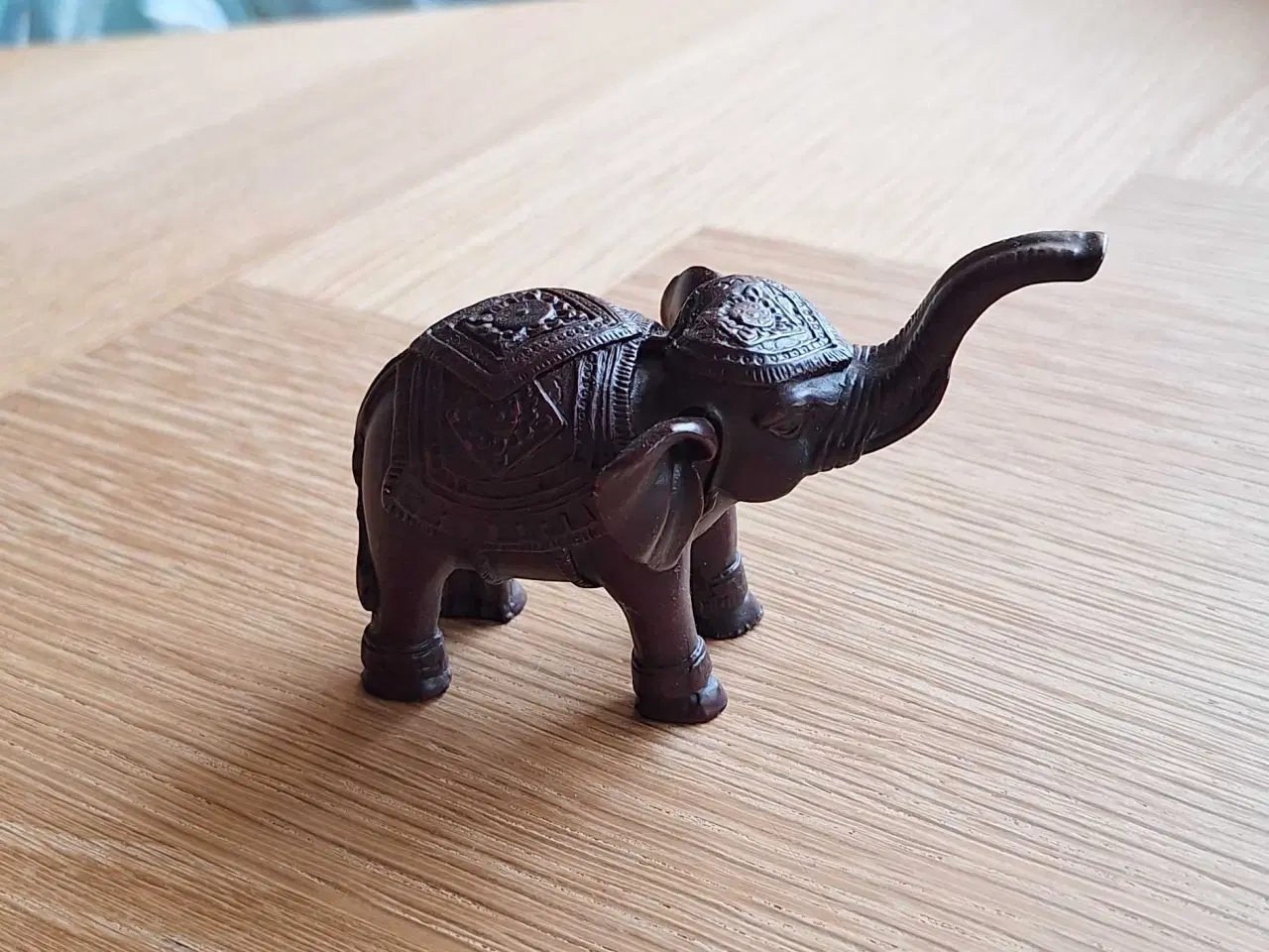Billede 1 - Rød elefant 