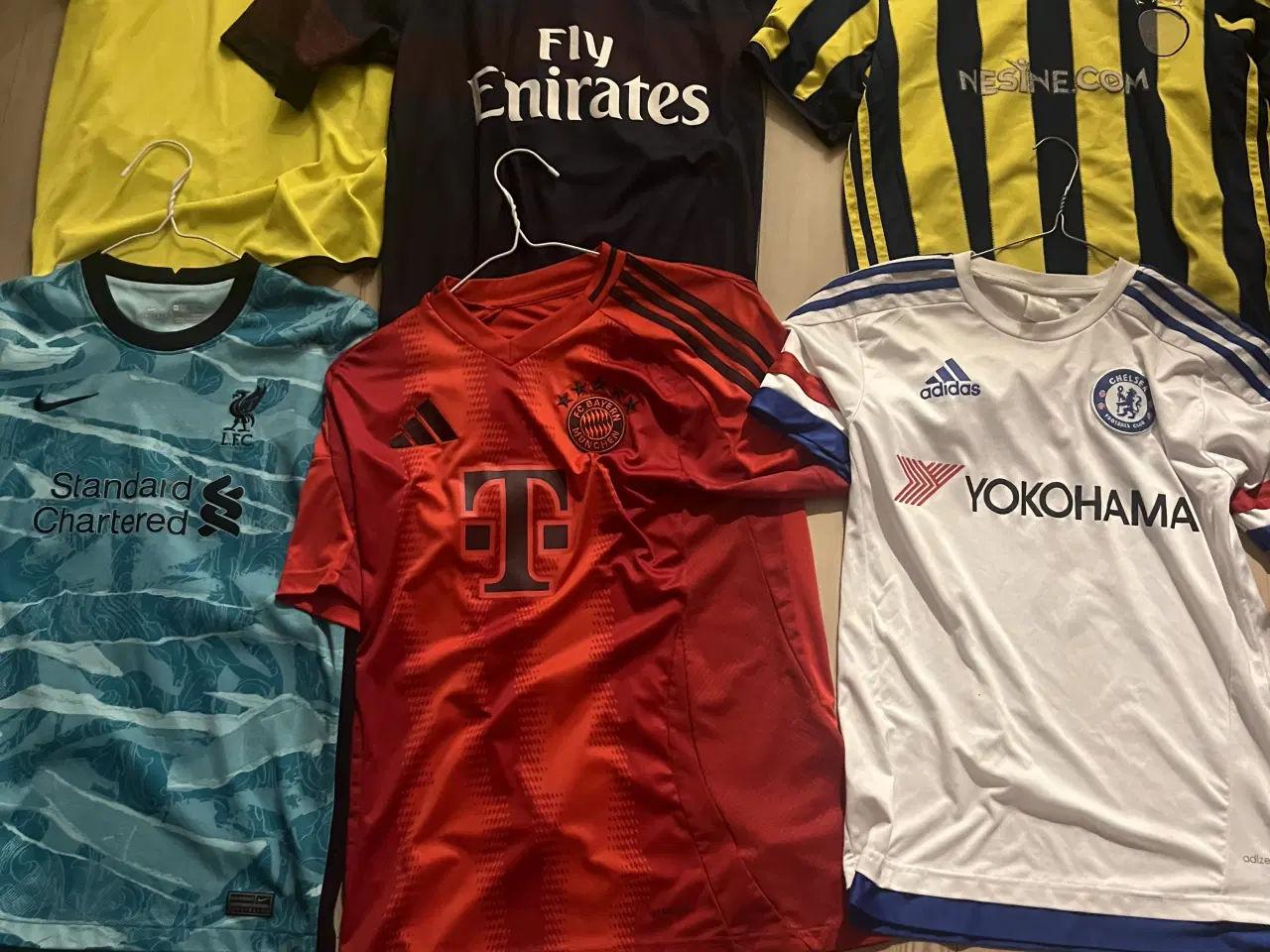 Billede 1 - Fodboldtrøjer bundt i Str Small