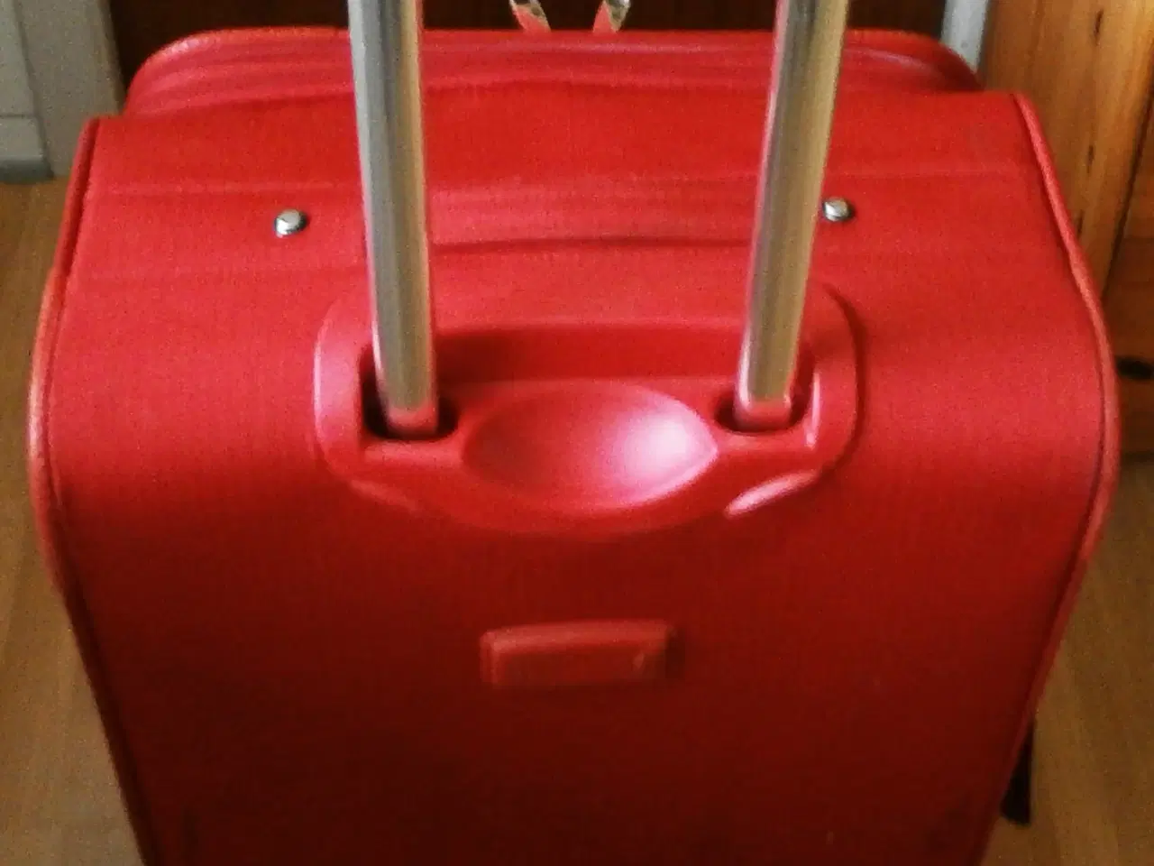 Billede 9 - Ny Rød Kuffert Sælges
