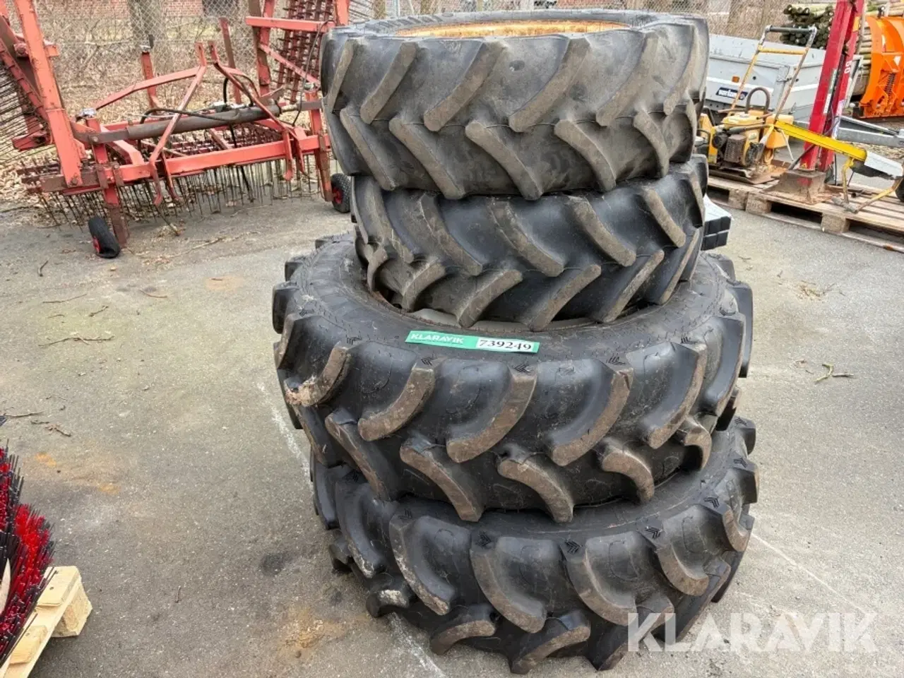 Billede 1 - Hjul New Holland 4040 300/70R20 - 380/70R28 4 styk