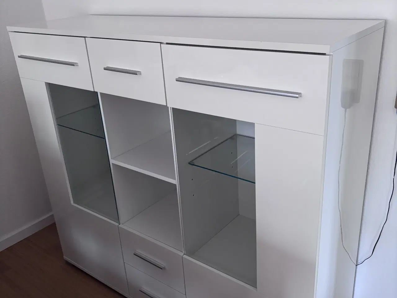 Billede 1 - Hvid skænk