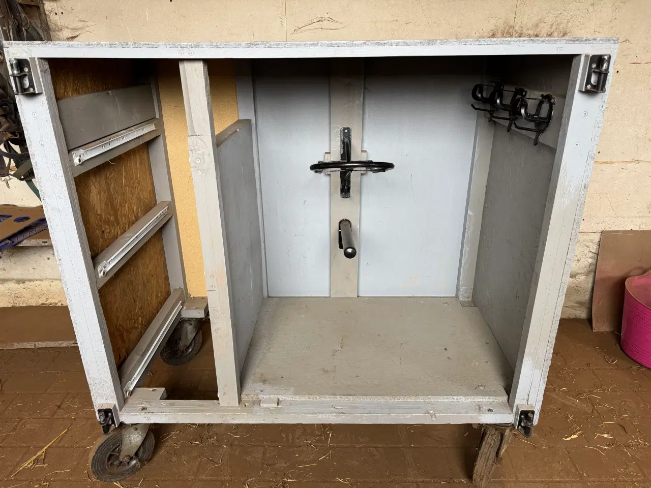 Billede 6 - Stort stævneskab