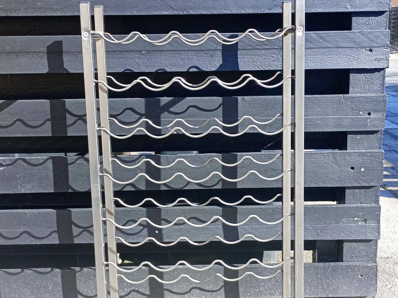 Billede 1 - Vin reol i metal