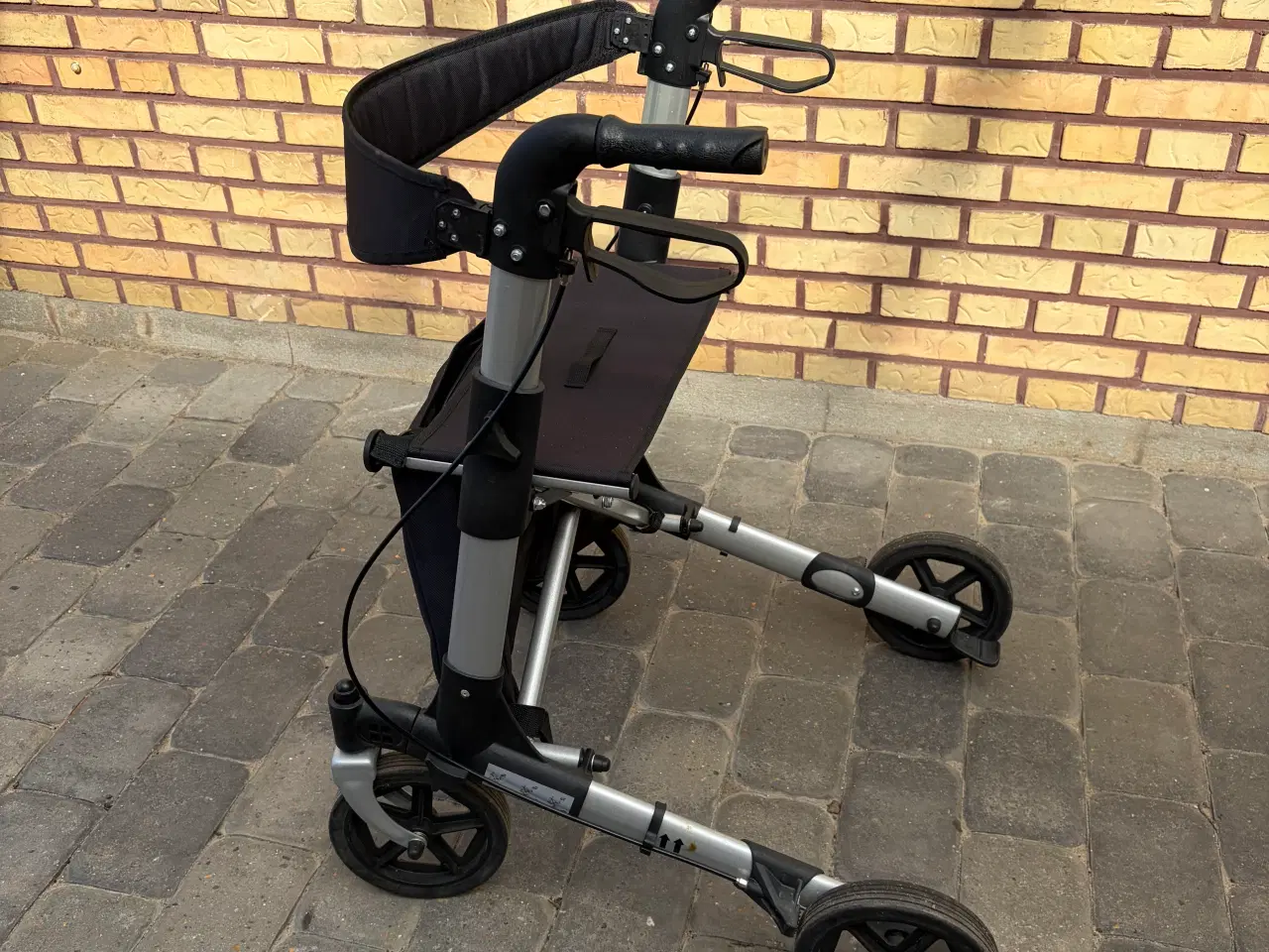 Billede 3 - Napoli rollator – letvægtsmodel med sæde og rygstø