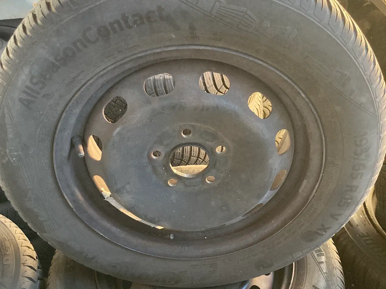 Billede 1 - Helårs dæk ( alle 4 season dæk) til  Ford