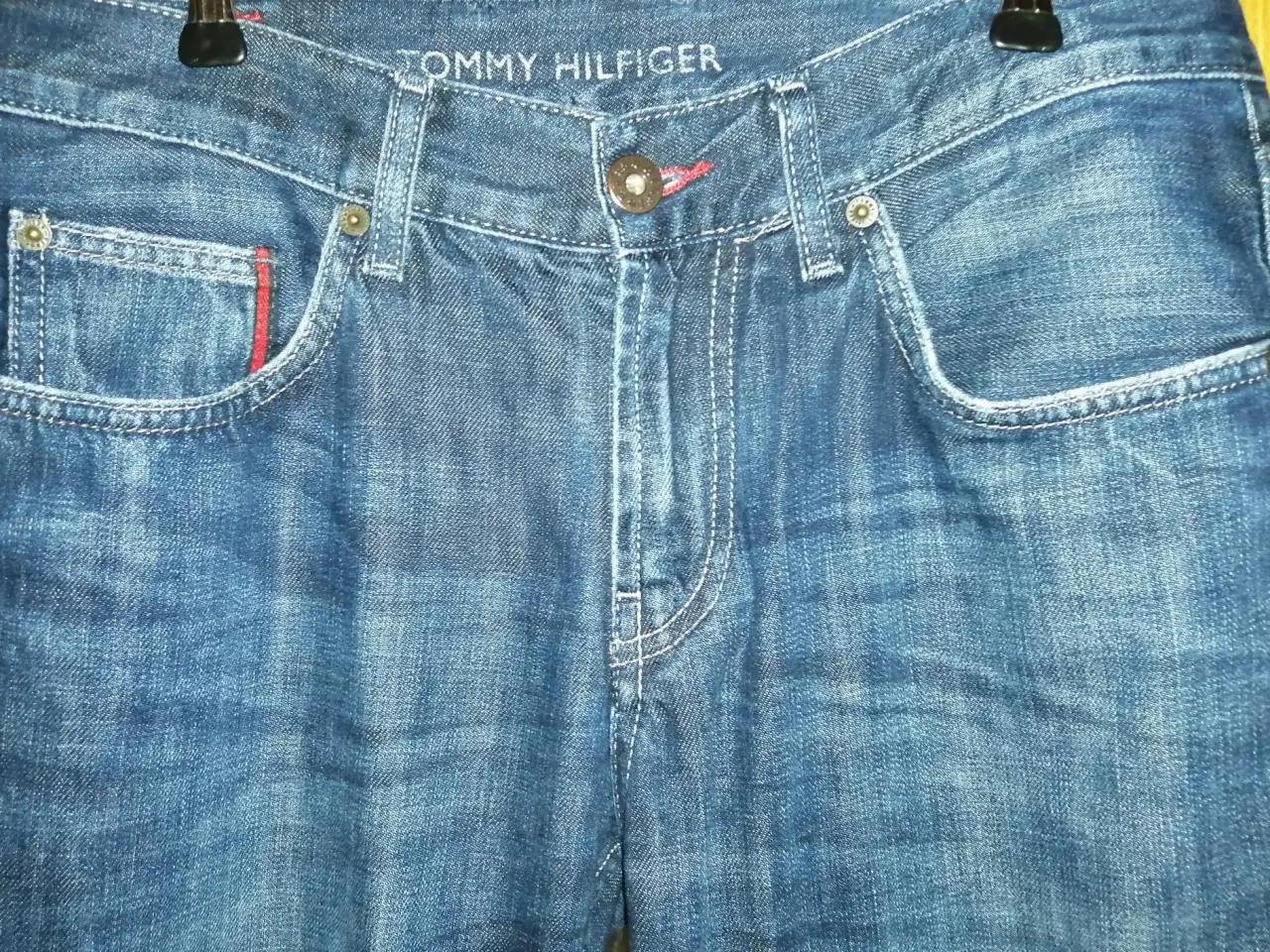 Billede 2 - JEANS, TOMMY HILFIGER, FLOT STAND, STR 32