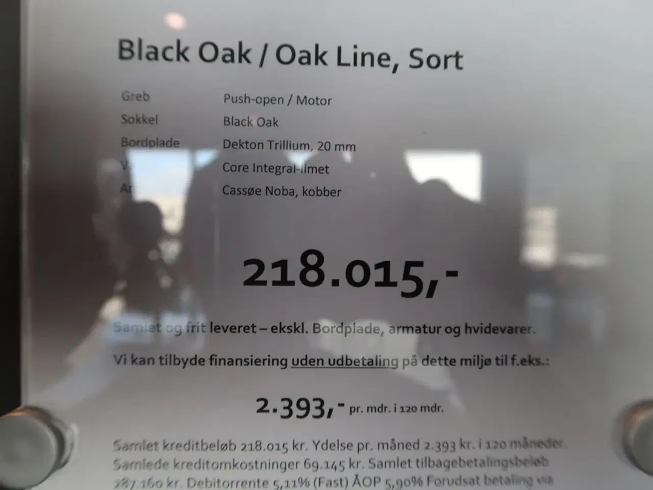 Billede 26 - Køkken AUBO Black Oak / Oak Line, Sort med armatur uden hårdehvidevarer