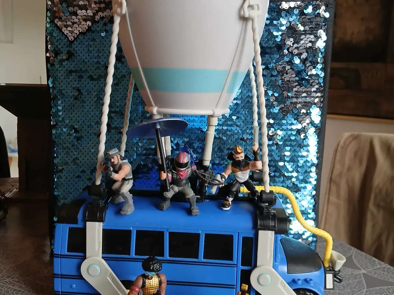 Billede 1 - FORNITE BATTLEBUS M/FIGURER/LAMA