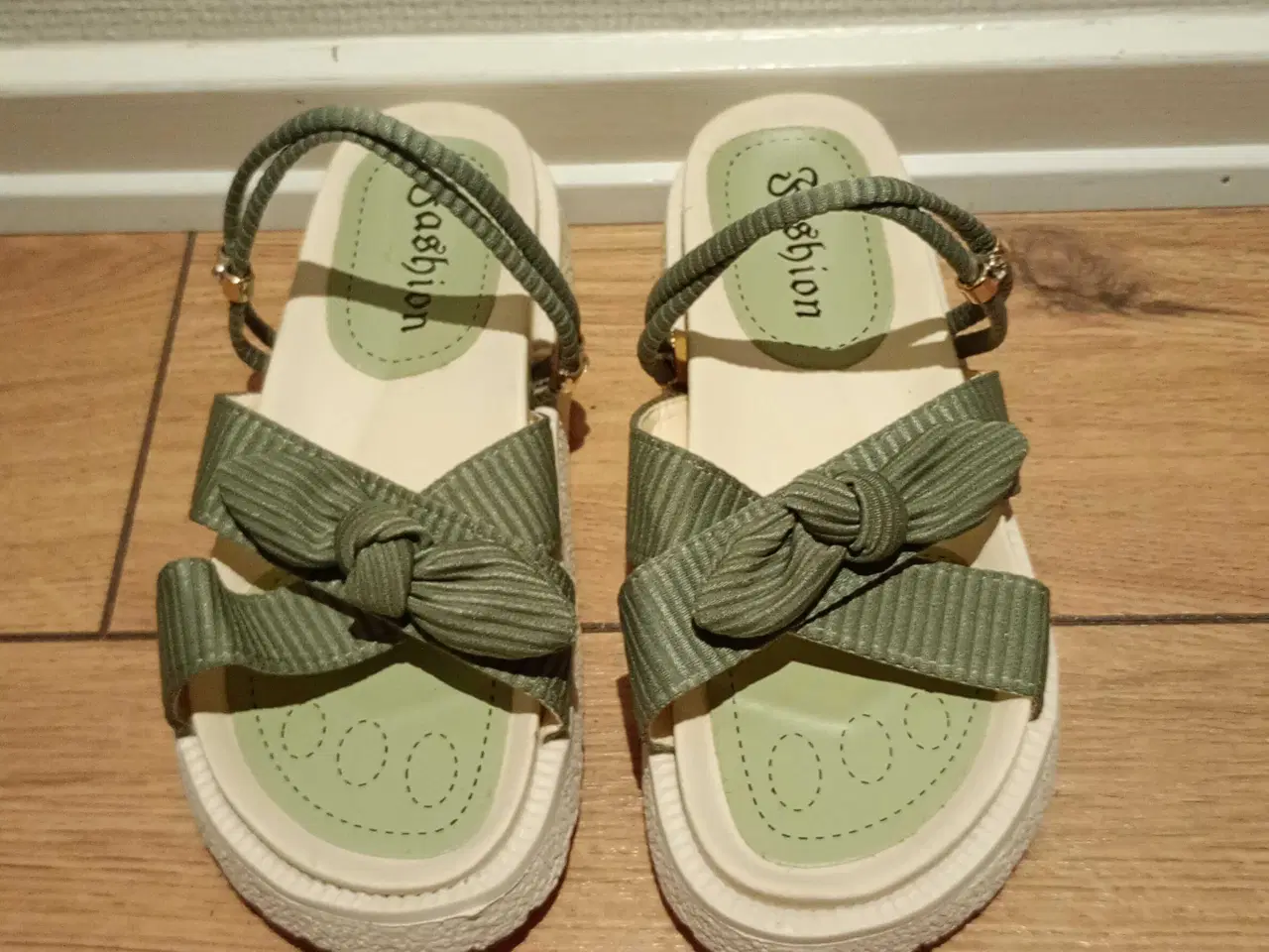 Billede 1 - Fine damesandaler, FASHION, str. 38. Aldrig brugt.
