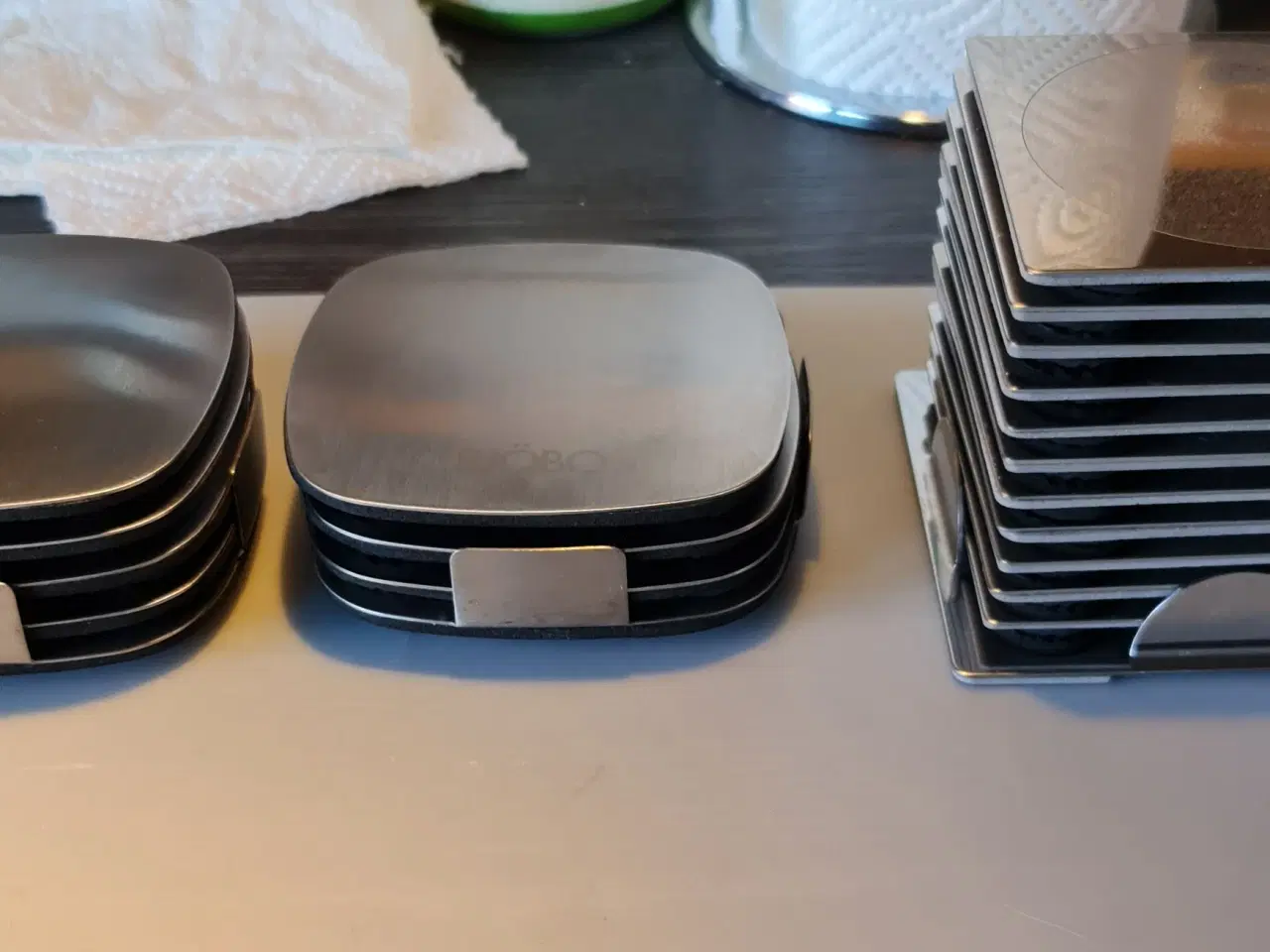Billede 2 - Glasbrikker/ølbrikker i metal, Sjöbo og Ikea.