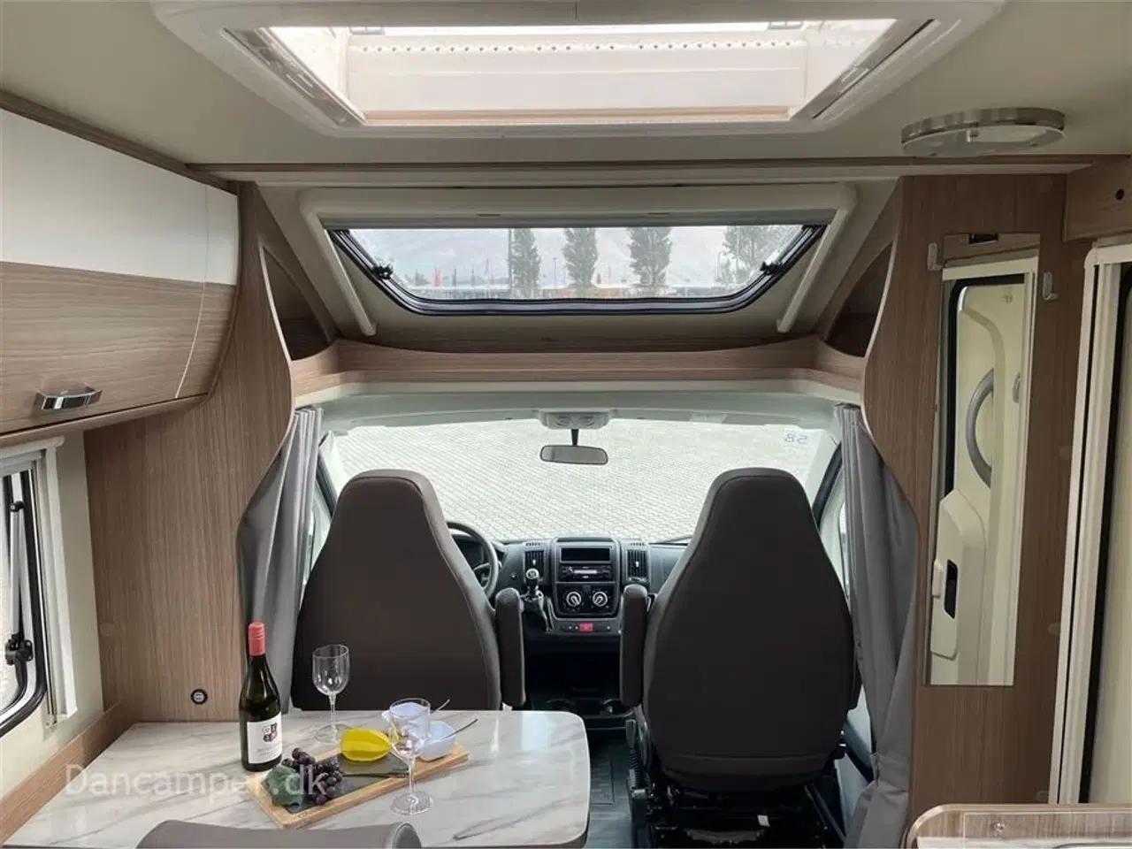 Billede 11 - 2018 - Carado T 135   Pæn og velholdt camper. Fransk seng, solceller.