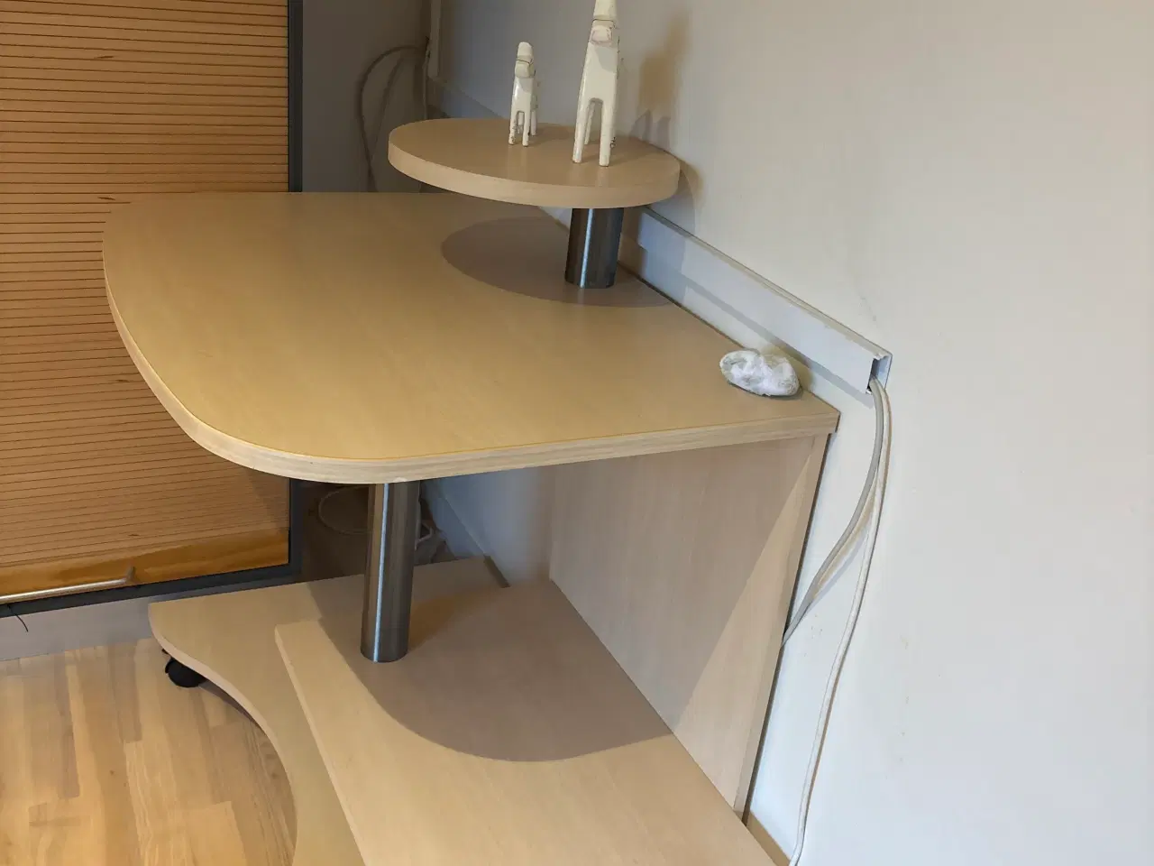 Billede 1 - Fint skrivebord 