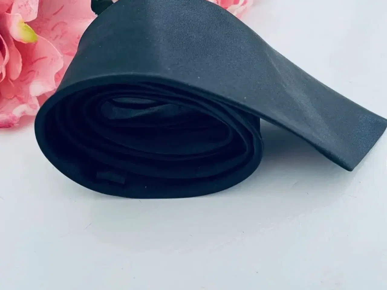 Billede 3 - Sort slips i god stand