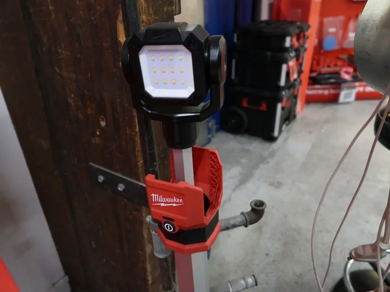 Billede 2 - Akku arbejdslampe MILWAUKEE