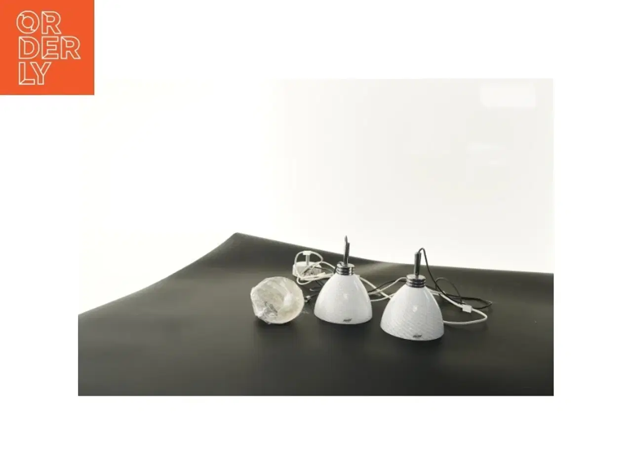 Billede 3 - Herstal to hvide pendellamper (str. Ø 13,5x10,5 cm)