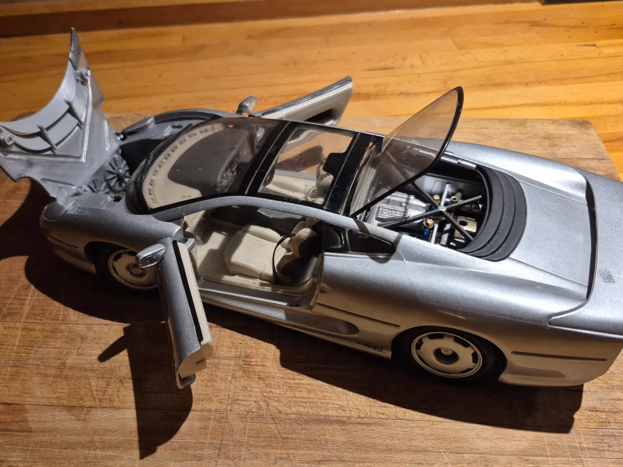 Billede 3 - 3 stk. modelbiler bl.a. 1 Jaguar