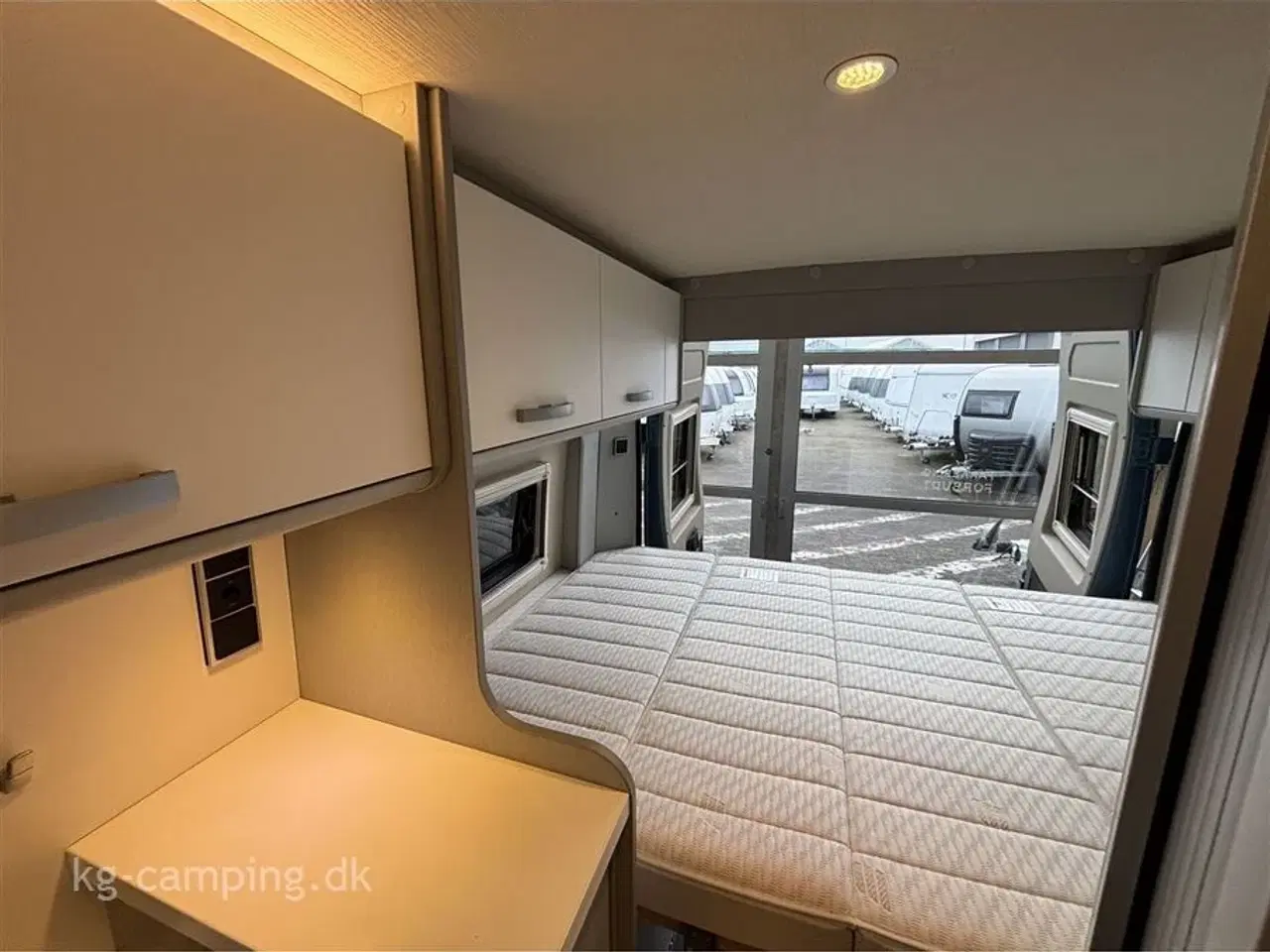 Billede 9 - 2022 - Hymer Free 540 BLUE EVOLUTION   Udstyr inkluderet: 2x Lithium-batteri • Solcelleanlæg • Markise • Hævesængetag • Fuld LED-lys • Automatisk klimaanlæg • Elektrisk håndbremse