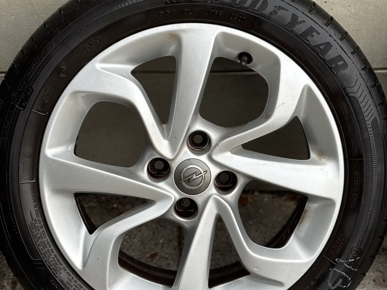 Billede 4 - Original 16 tommer Opel Corsa fælge med sommerdæk