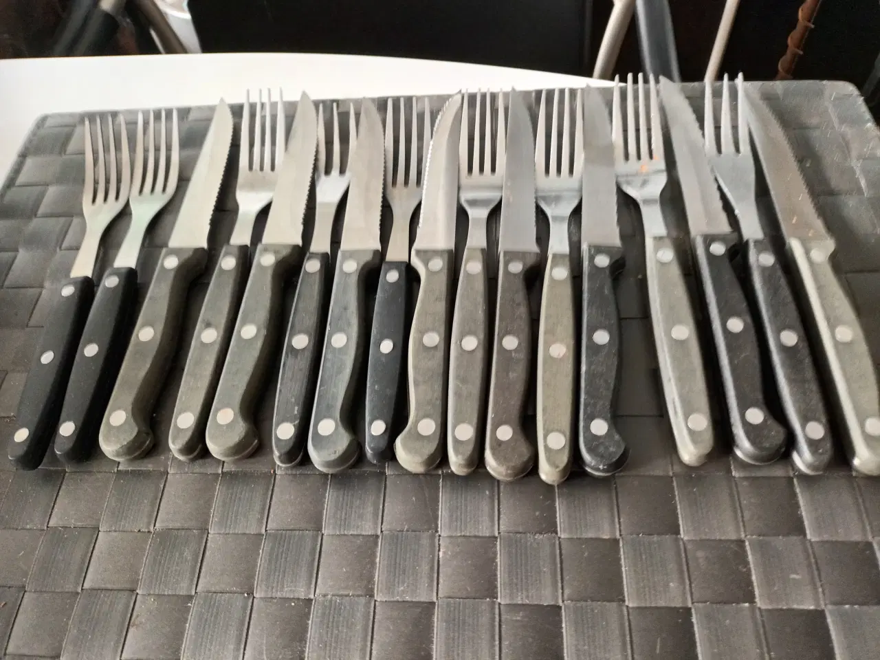 Billede 1 - Dejligt Grillbestik 9 Knive & 9 Gafler