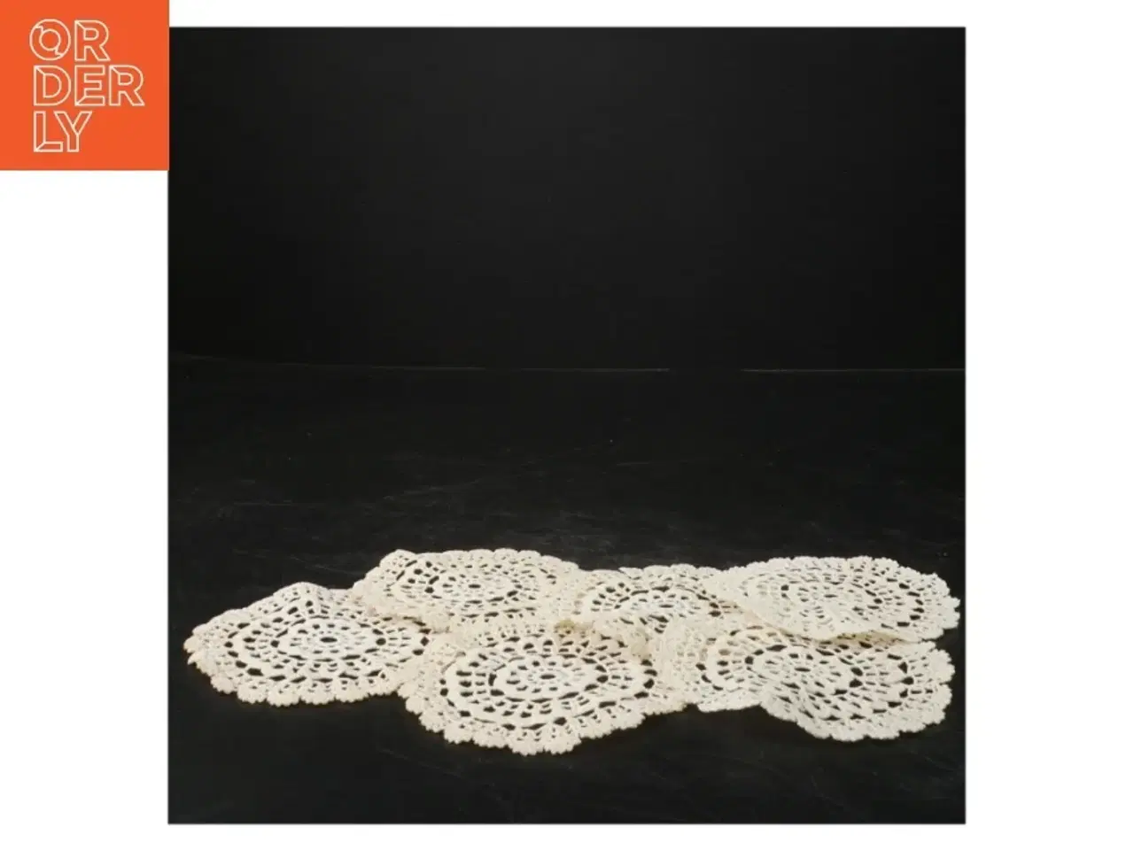 Billede 2 - Sæt af seks hæklede coasters (str. Ø 10 cm)