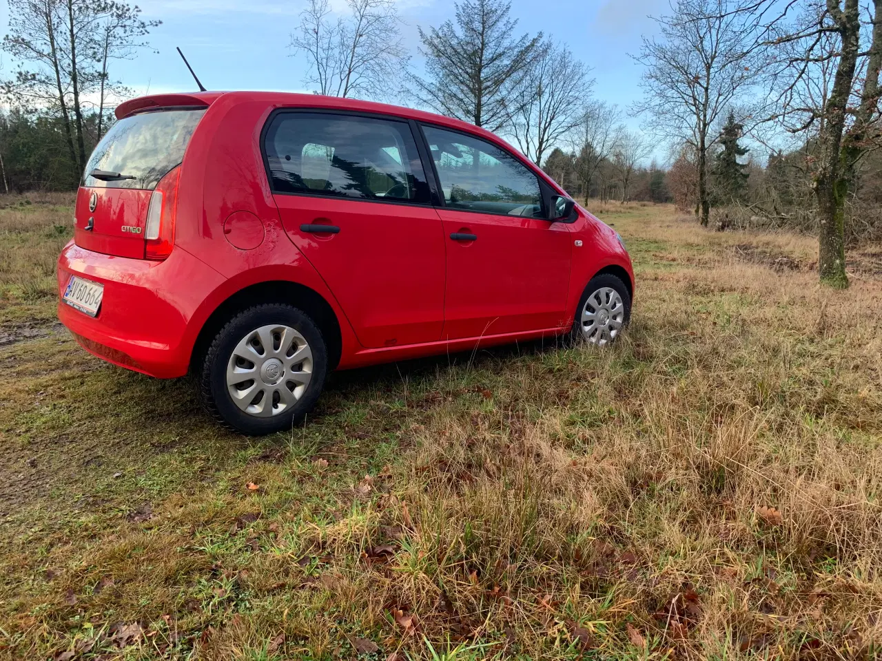 Billede 3 - Rød, velholdt og nysynet Skoda CitiGo – Økonomisk 