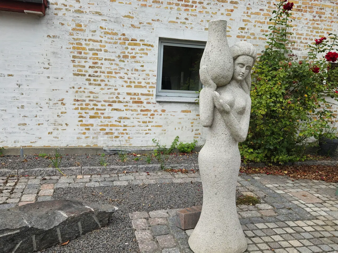 Billede 2 - Granitfigur ,dame 185 cm høj