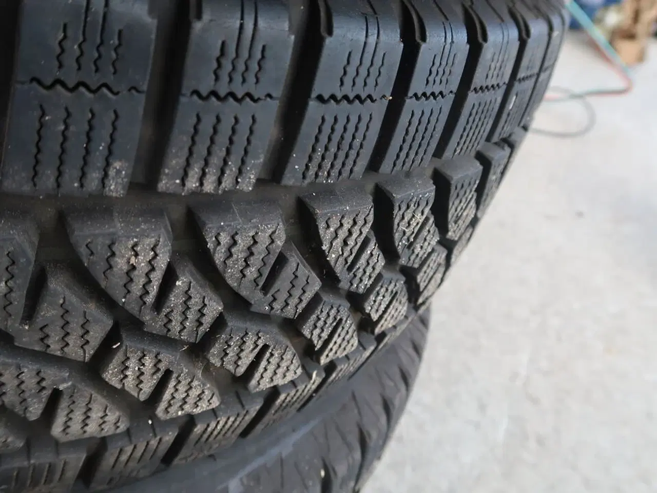 Billede 4 - Stålfælge med vinterdæk BRIDGESTONE 235/65R16 C til Mercedes Sprinter