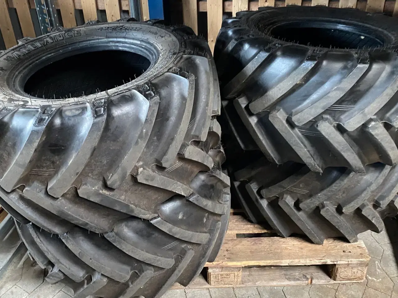 Billede 1 - Alliance 425/55R17
